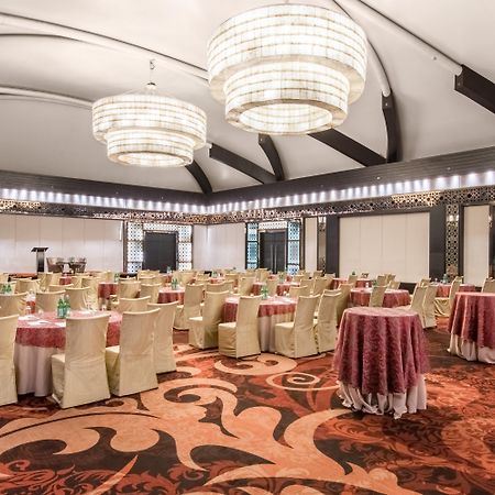 Crowne Plaza New Delhi Rohini By Ihg Hotell Exteriör bild