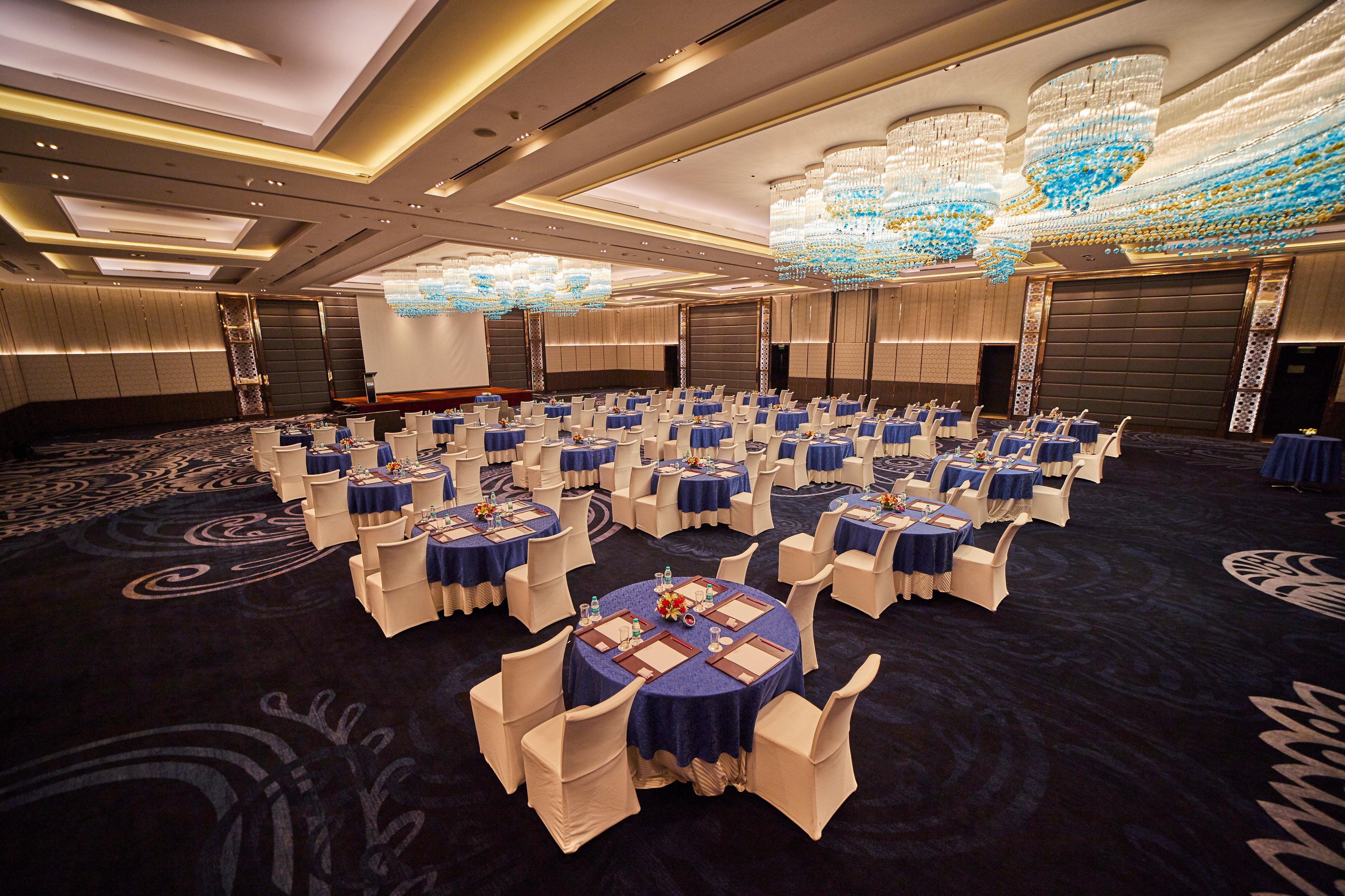Crowne Plaza New Delhi Rohini By Ihg Hotell Exteriör bild