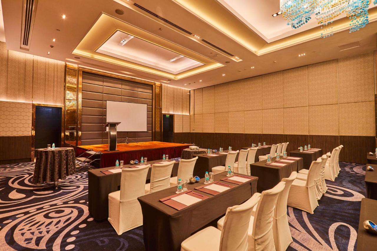 Crowne Plaza New Delhi Rohini By Ihg Hotell Exteriör bild