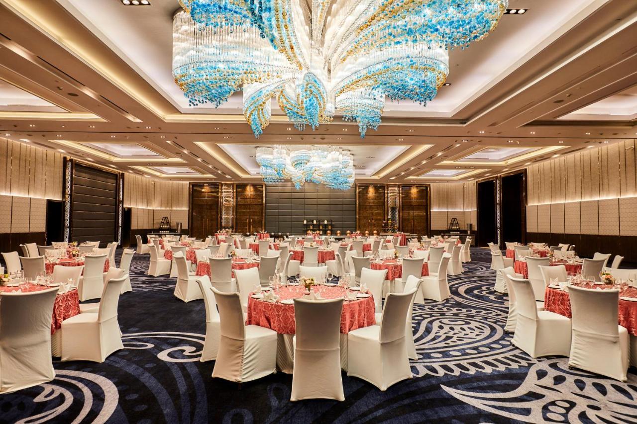Crowne Plaza New Delhi Rohini By Ihg Hotell Exteriör bild